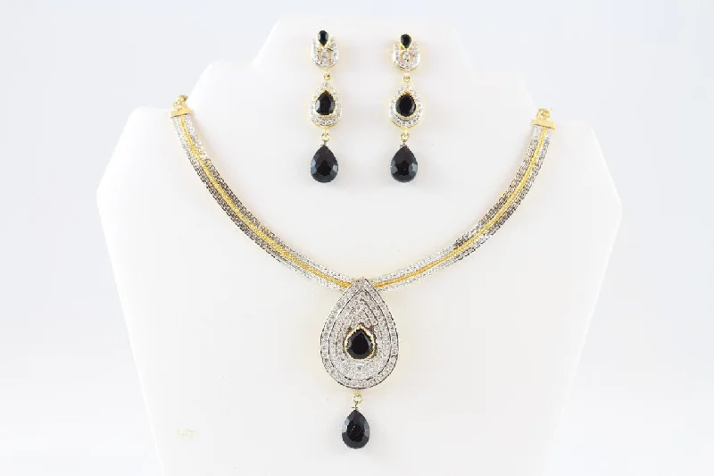 Fancy and Elegant Gold Necklace Set with Earrings